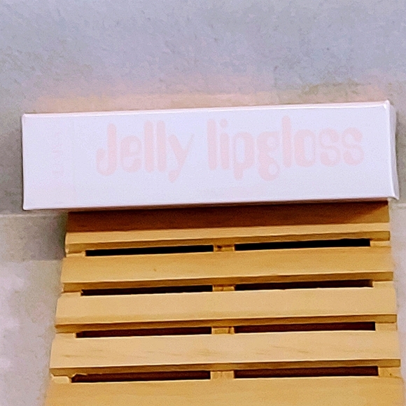 JELLY LIP GLOSS IN HONEY PEACH COLOR FULL SIZE TUBE - Picture 3 of 3